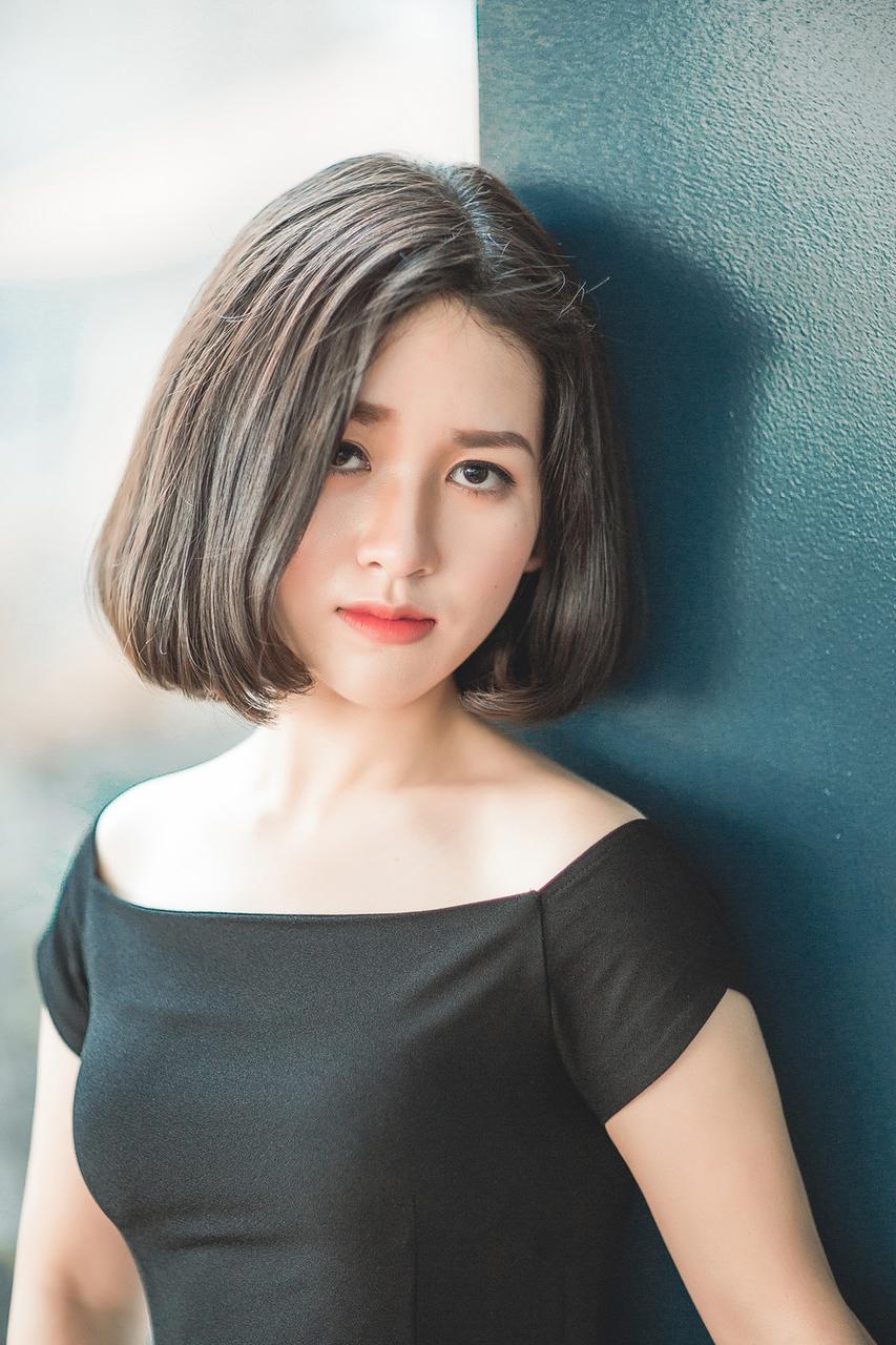 20P Glamorous Asian babe posing in her elegant black dress in public