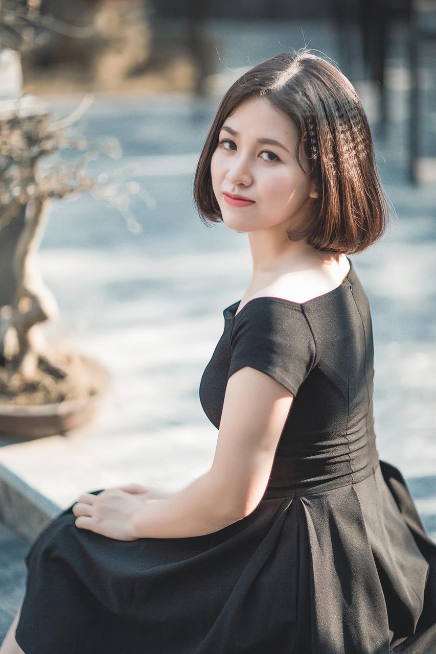 20P Glamorous Asian babe posing in her elegant black dress in public