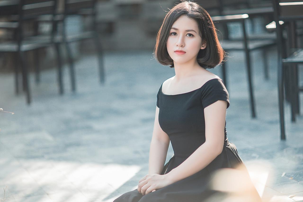 20P Glamorous Asian babe posing in her elegant black dress in public