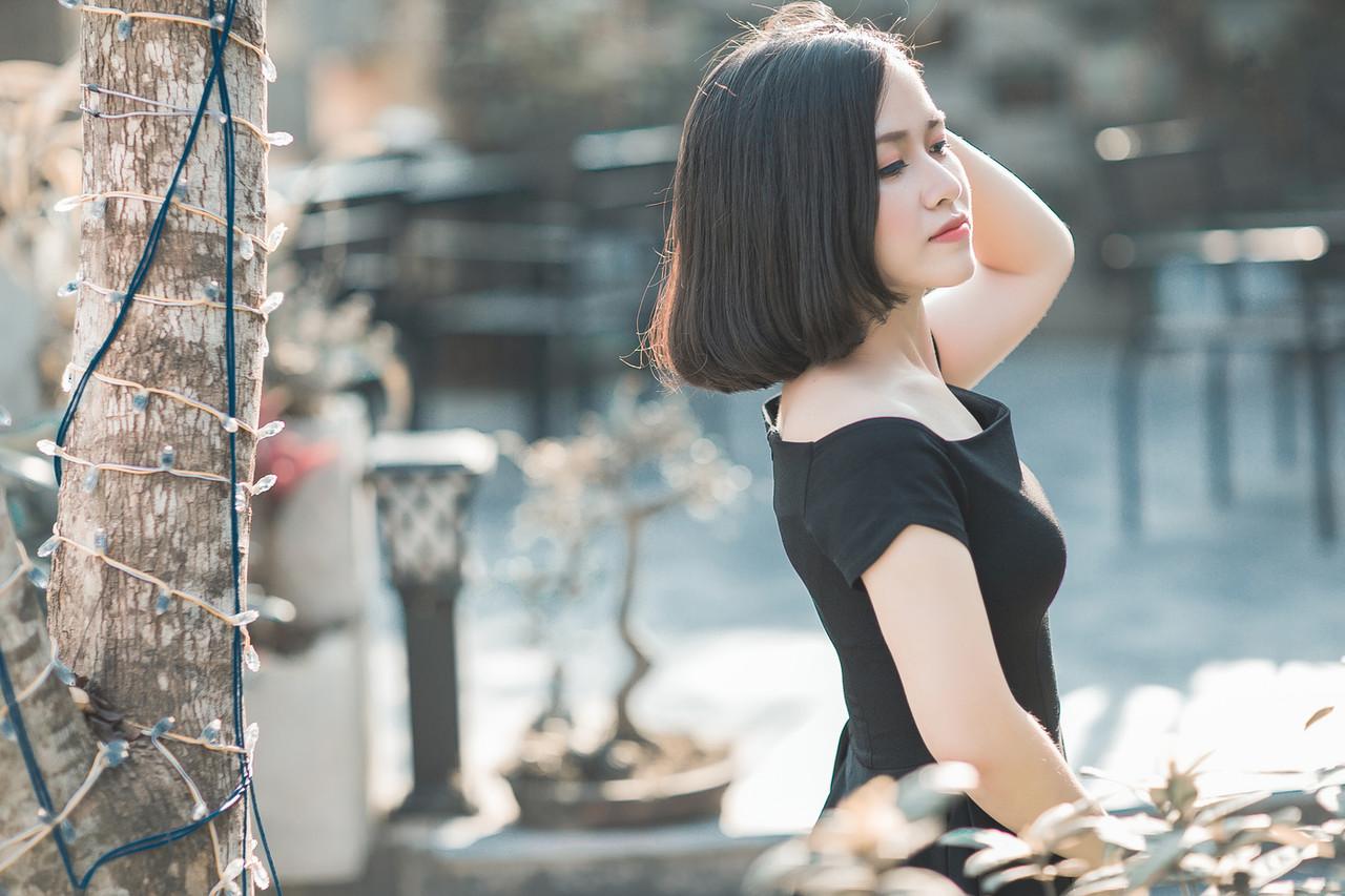 20P Glamorous Asian babe posing in her elegant black dress in public