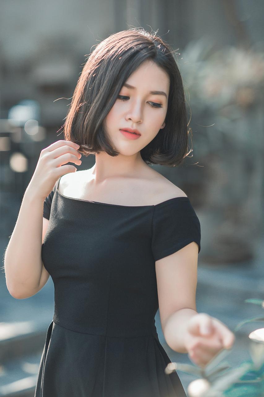 20P Glamorous Asian babe posing in her elegant black dress in public