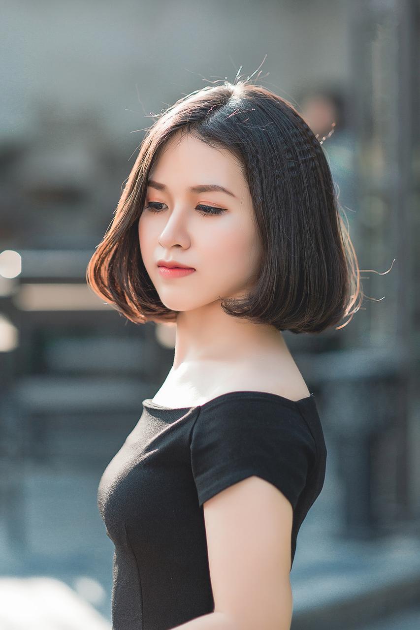 20P Glamorous Asian babe posing in her elegant black dress in public