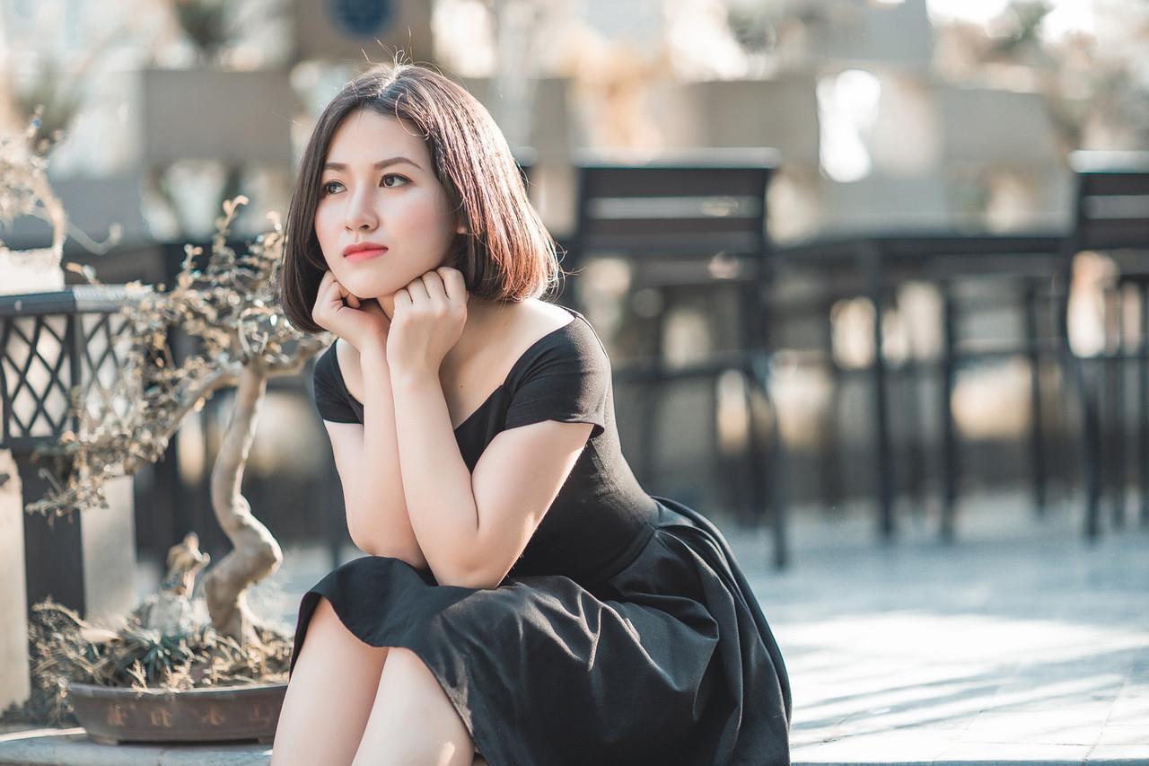 20P Glamorous Asian babe posing in her elegant black dress in public