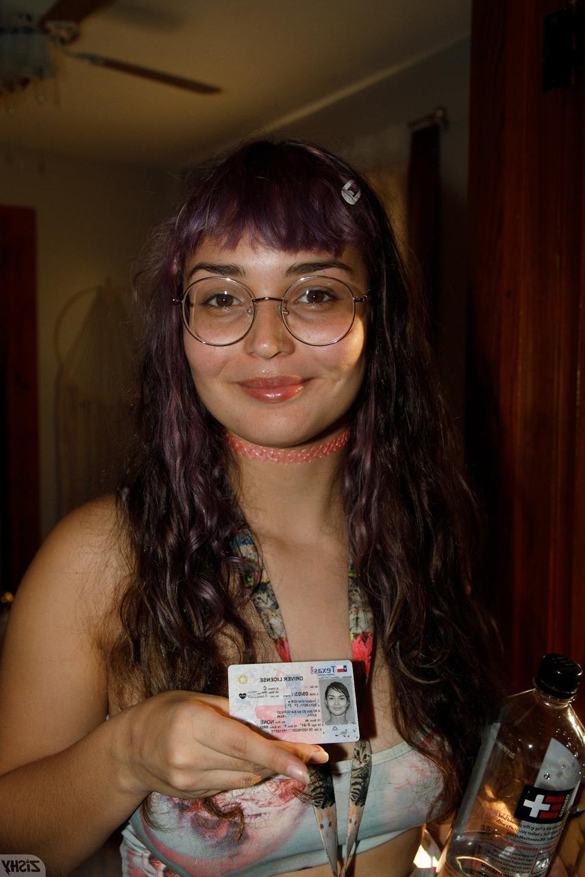 13P Purple haired hippie fatty Bubble Butt Venus flaunts her big tits in a solo