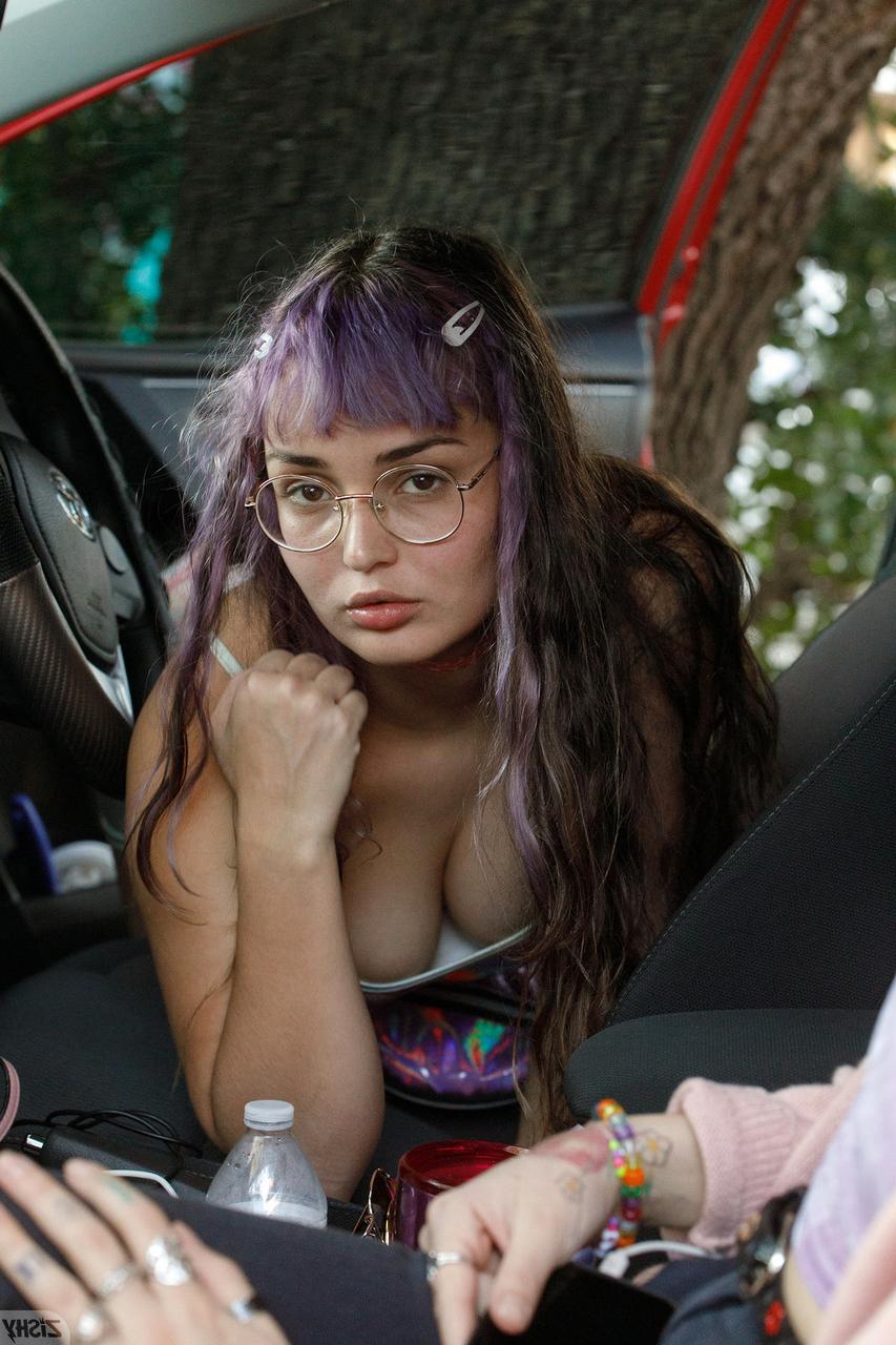 13P Purple haired hippie fatty Bubble Butt Venus flaunts her big tits in a solo