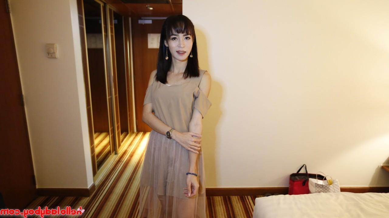 12P Hola Ladyboy protagonizada por Poy Fotos porno