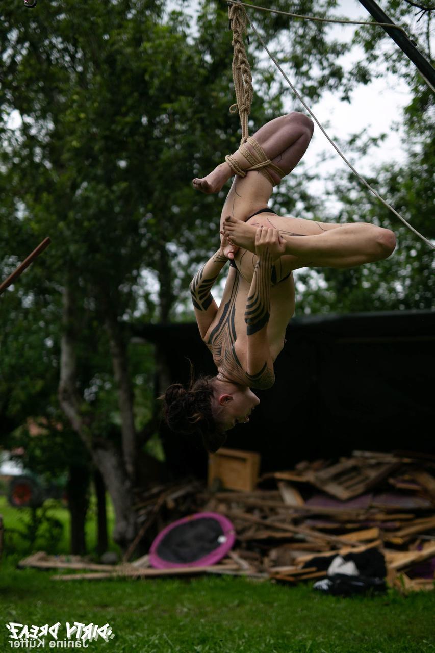 16P Naked girls are suspended from a backyard tree with block and tackle