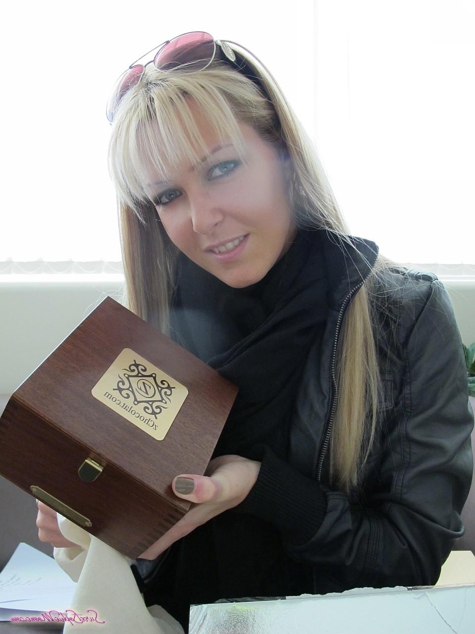 16P Hungarian MILF Sophie Moone unboxing presents she got from her fans