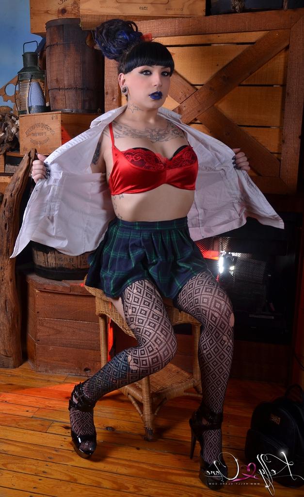 16P TS Kelly Clare featuring Kelly Clare XXX Porn Pics