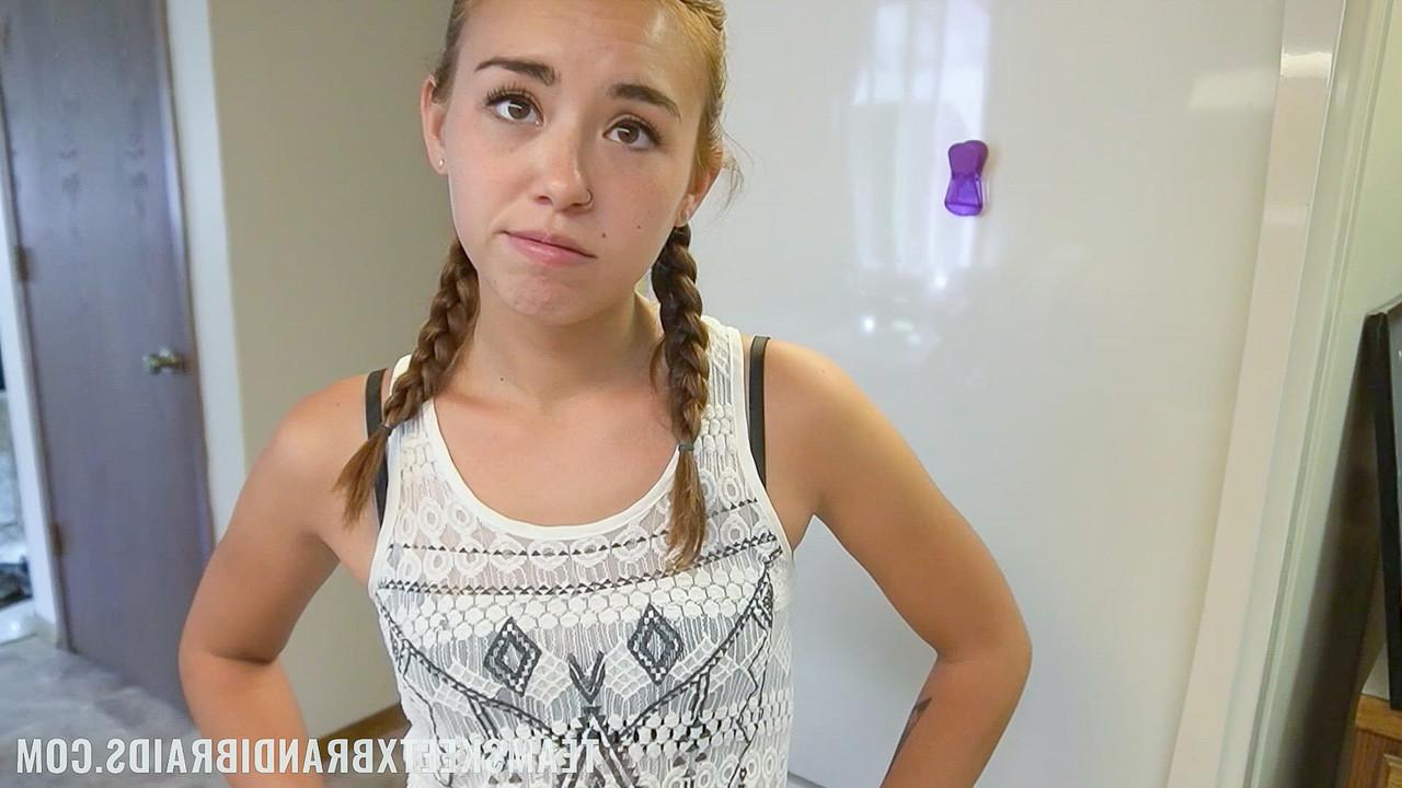 20P Adolescente fofa com tranças Brandi Braids recebe um pau enorme em sua vulva