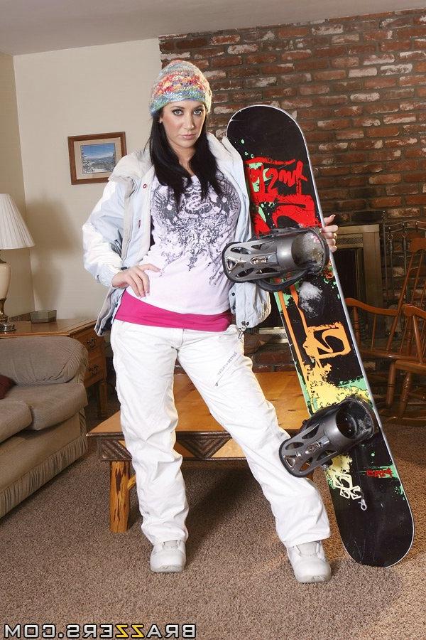 16P Pornstar Jayden Jaymes switches from snowboard to showing her cunt
