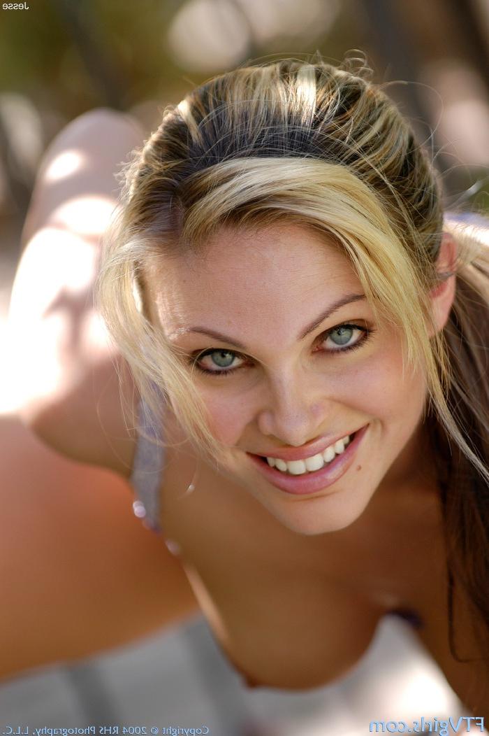 20P American beauty Jesse poses in her sheer purple lingerie and strips outdoors