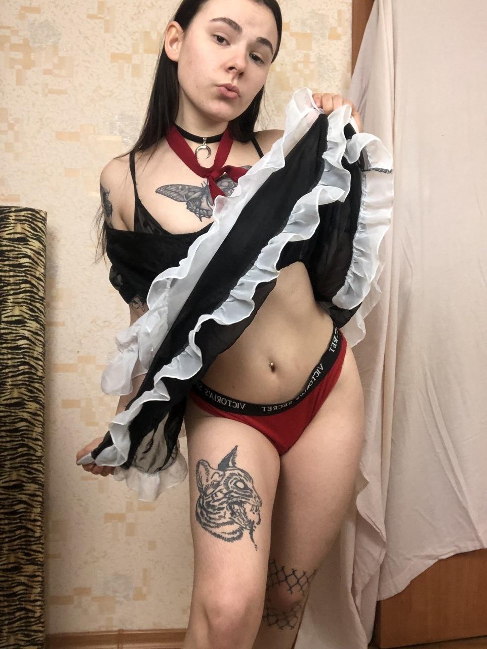 17P Inked onlyfans model Sirena Hottie teases with her delicious booty and titties
