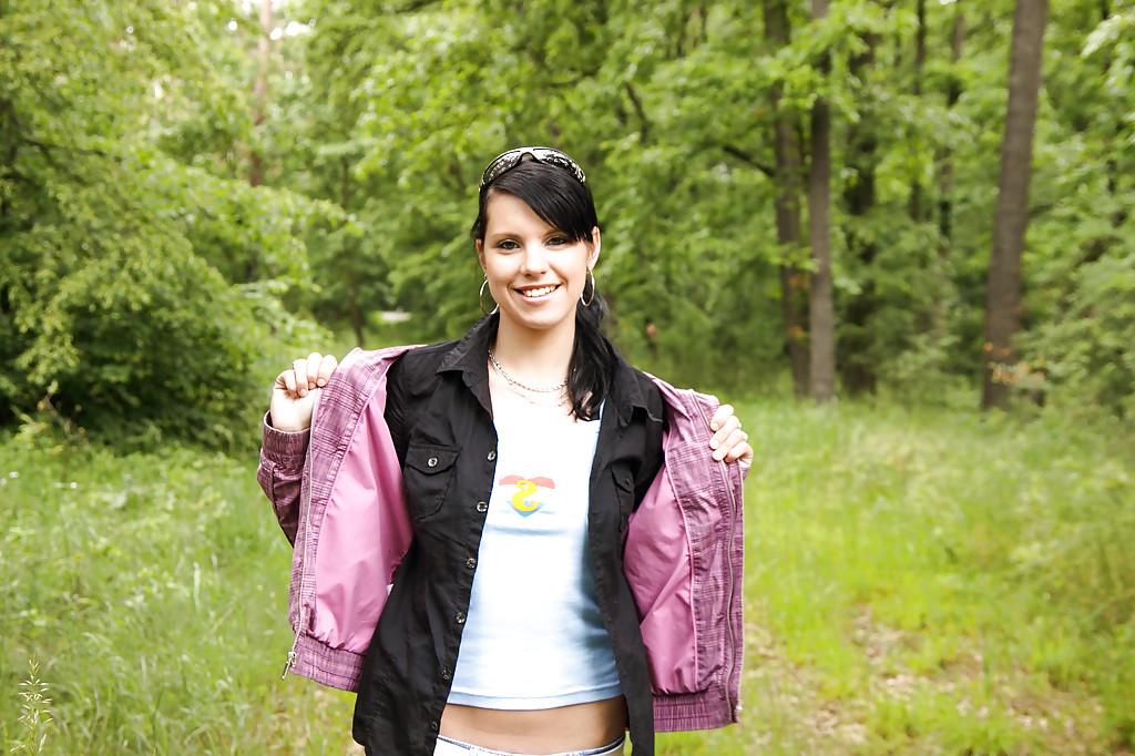 16P Outdoor non nude posing scene from a teen babe in jeans Veronica N
