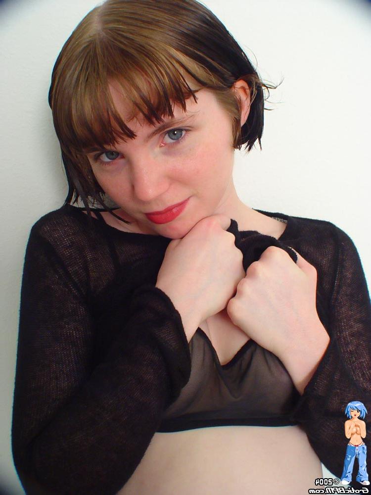 15P Charming teen Gwen does a slow striptease in a casual manner