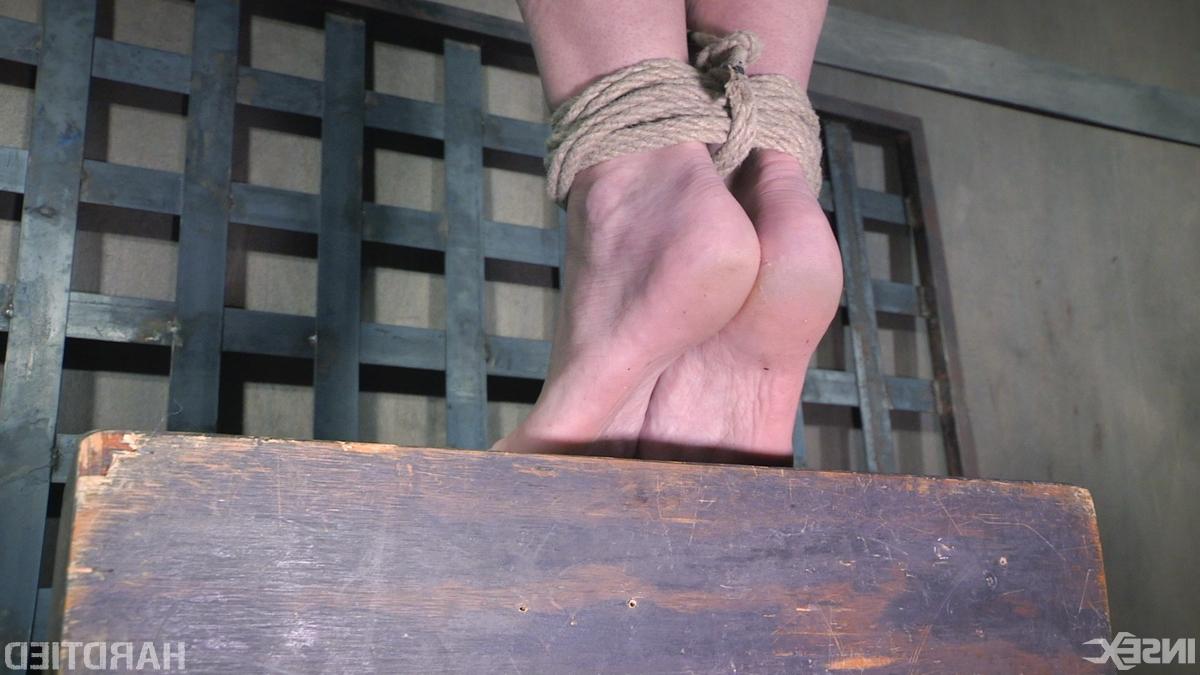 14P Blondesubmissive Dee Williams has her tits cinched tight with rope while bound